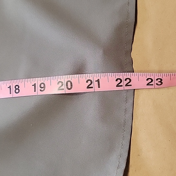 Banana Republic Petite Size S Gray V Neck Blouse, Excellent Used Condition - Picture 9 of 11